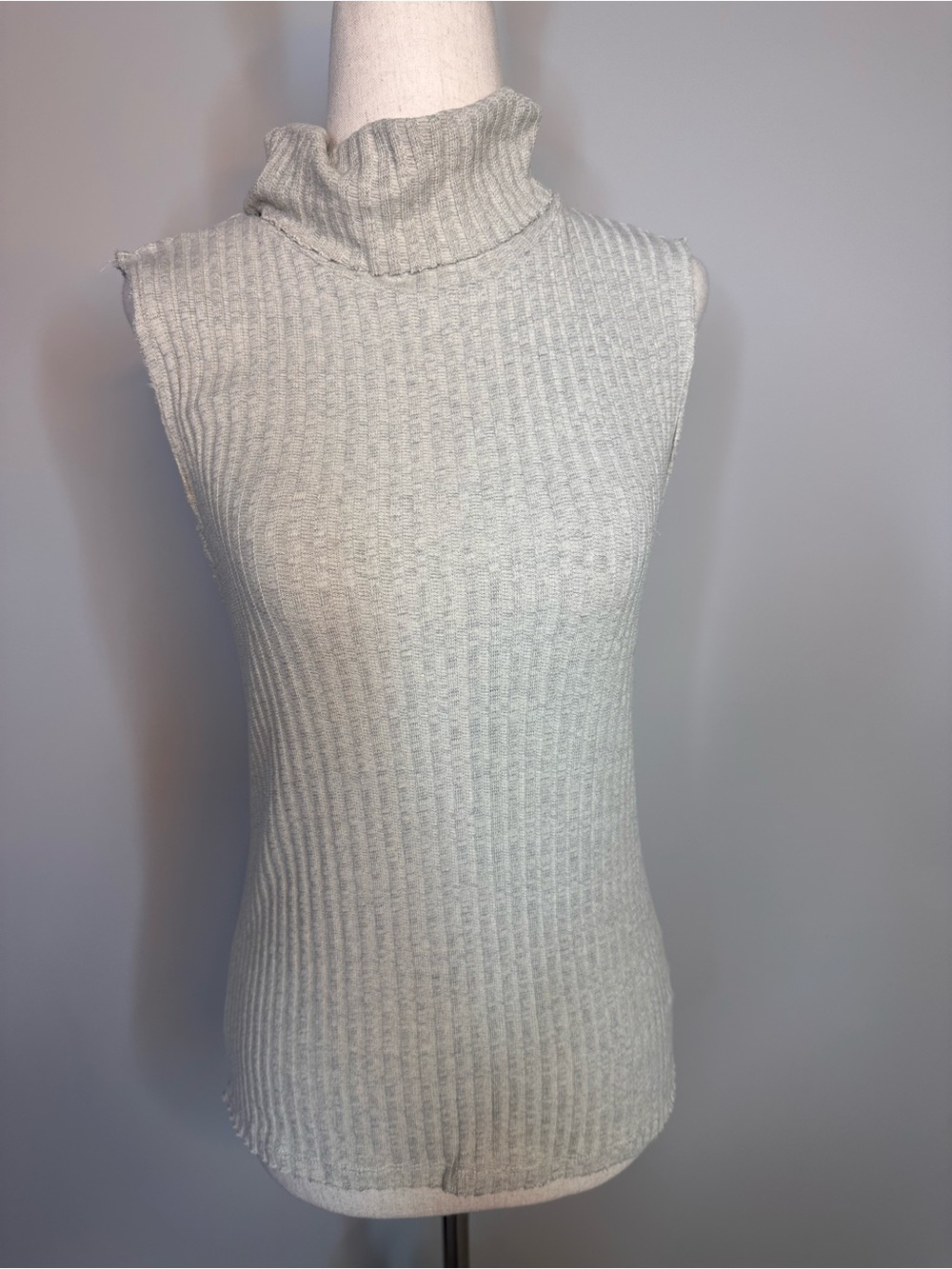 Sz M Project Social T sleeveless mock neck oatmeal color knit top cream